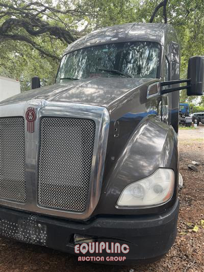 2015 Kenworth T680 6X4 T/A SLEEPER TRUCK TRA