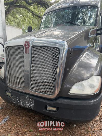 2015 Kenworth T680 6X4 T/A SLEEPER TRUCK TRA