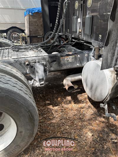 2015 Kenworth T680 6X4 T/A SLEEPER TRUCK TRA