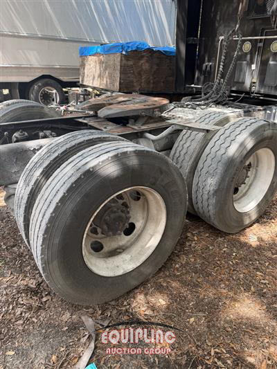 2015 Kenworth T680 6X4 T/A SLEEPER TRUCK TRA