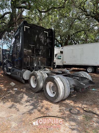 2015 Kenworth T680 6X4 T/A SLEEPER TRUCK TRA