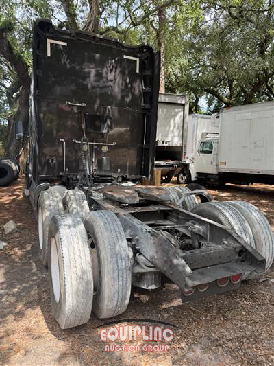 2015 Kenworth T680 6X4 T/A SLEEPER TRUCK TRA