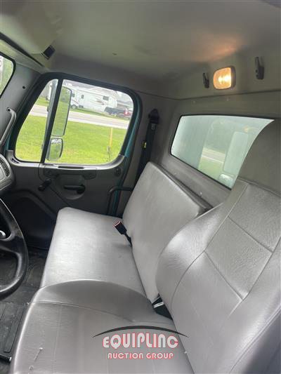 2018 Freightliner M2 4X2 26FT NON CDL BOX TRUCK