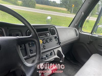 2018 Freightliner M2 4X2 26FT NON CDL BOX TRUCK