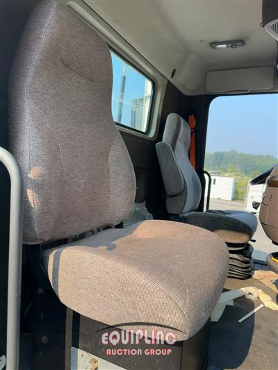 2016 Volvo VNL 6X4 T/A DAY CAB TRUCK