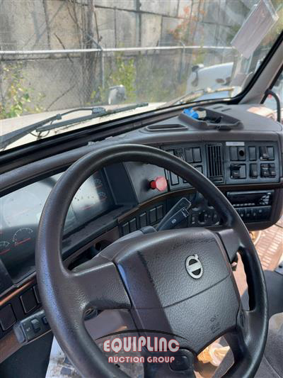 2016 Volvo VNL 6X4 T/A DAY CAB TRUCK