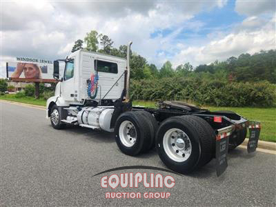2015 Volvo VNL64T300 6X4 T/A DAY CAB TRUC