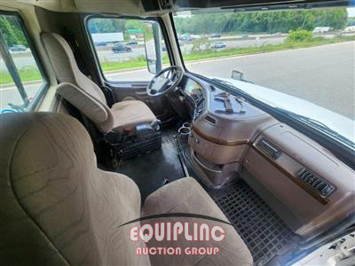 2015 Volvo VNL64T300 6X4 T/A DAY CAB TRUC