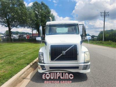 2015 Volvo VNL64T300 6X4 T/A DAY CAB TRUC