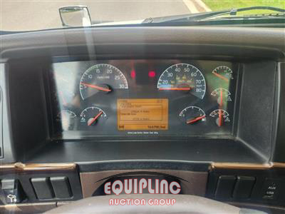 2015 Volvo VNL64T300 6X4 T/A DAY CAB TRUC