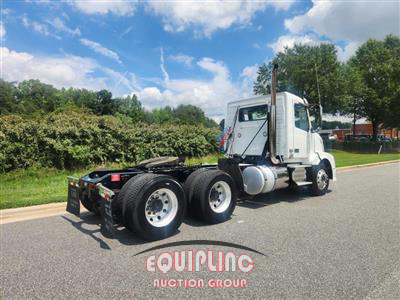 2015 Volvo VNL64T300 6X4 T/A DAY CAB TRUC