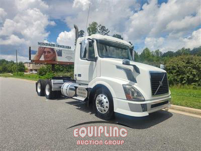 2015 Volvo VNL64T300 6X4 T/A DAY CAB TRUC