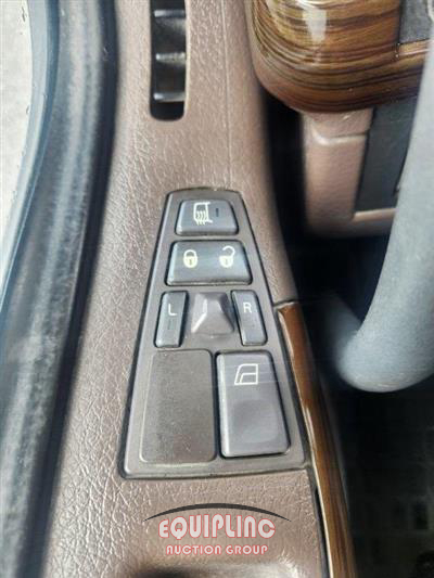 2015 Volvo VNL64T300 6X4 T/A DAY CAB TRUC