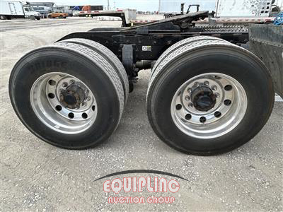 2015 Peterbilt 567 6X4 T/A DAY CAB TRUCK TRAC