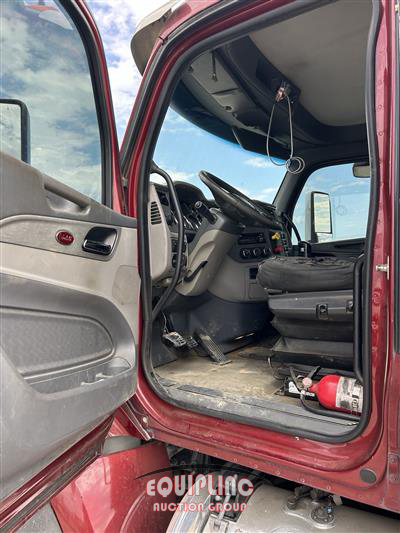 2015 Peterbilt 567 6X4 T/A DAY CAB TRUCK TRAC