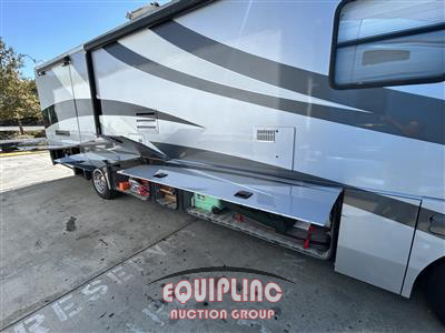 2004 Freightliner XC Chassis