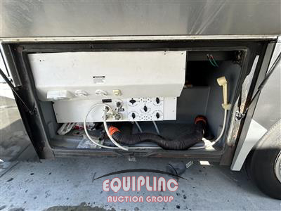 2004 Freightliner XC Chassis