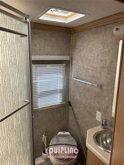 2004 Freightliner XC Chassis