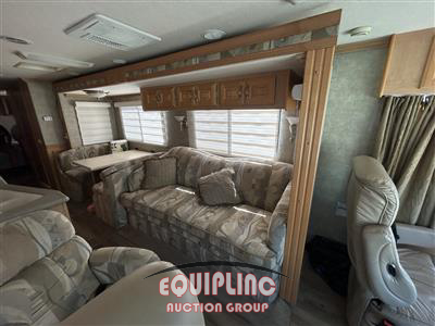 2004 Freightliner XC Chassis