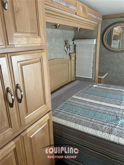 2004 Freightliner XC Chassis