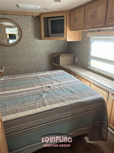 2004 Freightliner XC Chassis