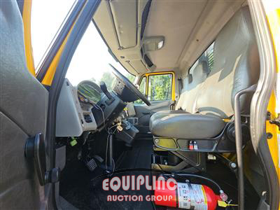 2019 International 4300 4X2 S/A FLATBED