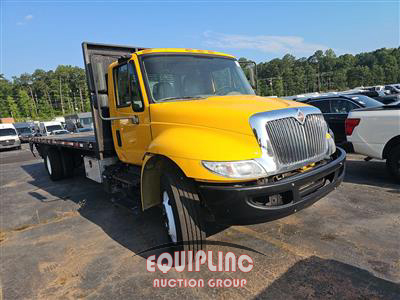 2019 International 4300 4X2 S/A FLATBED