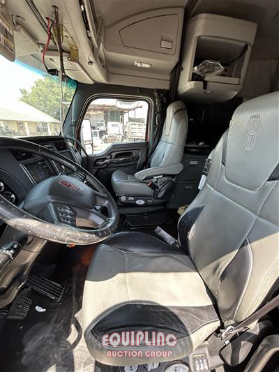 2021 Kenworth W900 6X4 T/A SLEEPER TRUCK TRA