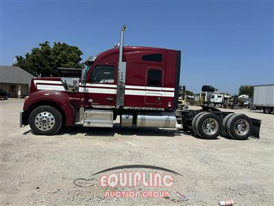 2021 Kenworth W900 6X4 T/A SLEEPER TRUCK TRA