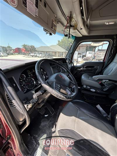 2021 Kenworth W900 6X4 T/A SLEEPER TRUCK TRA