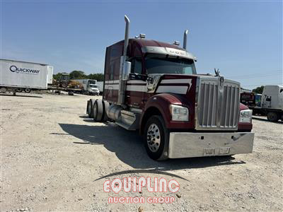 2021 Kenworth W900 6X4 T/A SLEEPER TRUCK TRA