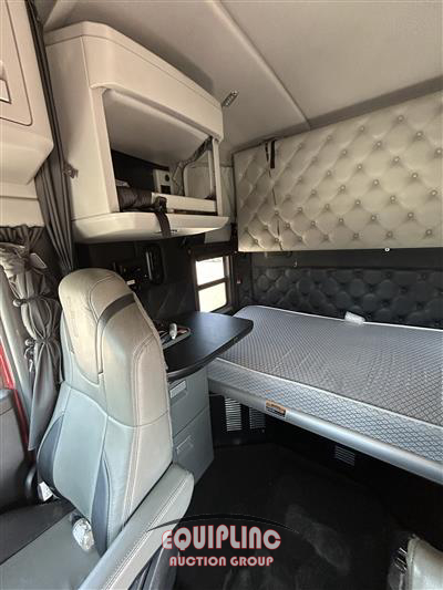 2021 Kenworth W900 6X4 T/A SLEEPER TRUCK TRA
