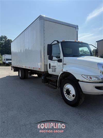 2020 International MV607 4X2 SA 26FT NON CDL BOX 