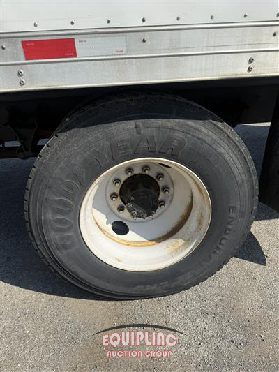 2020 International MV607 4X2 SA 26FT NON CDL BOX 