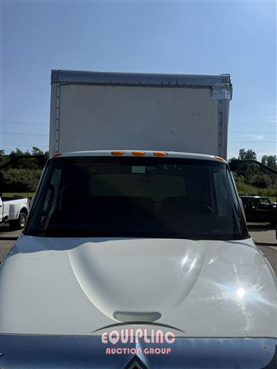 2020 International MV607 4X2 SA 26FT NON CDL BOX 