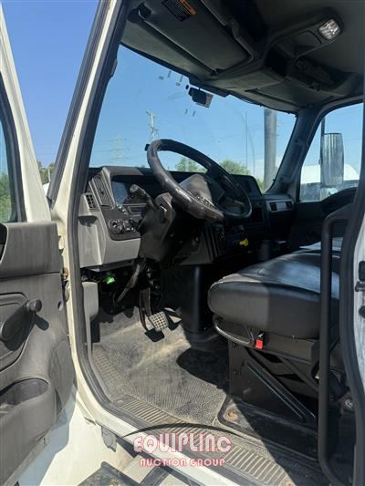2020 International MV607 4X2 SA 26FT NON CDL BOX 