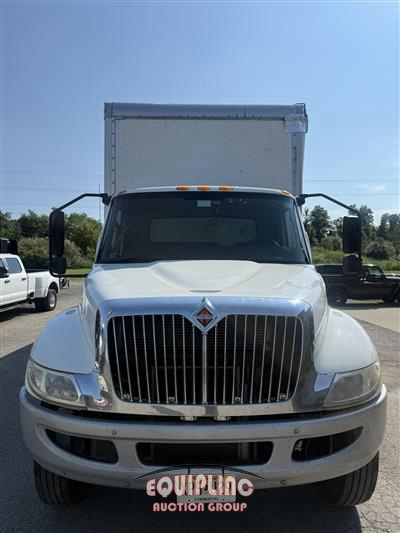 2020 International MV607 4X2 SA 26FT NON CDL BOX 