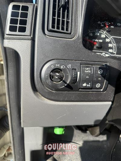 2020 International MV607 4X2 SA 26FT NON CDL BOX 