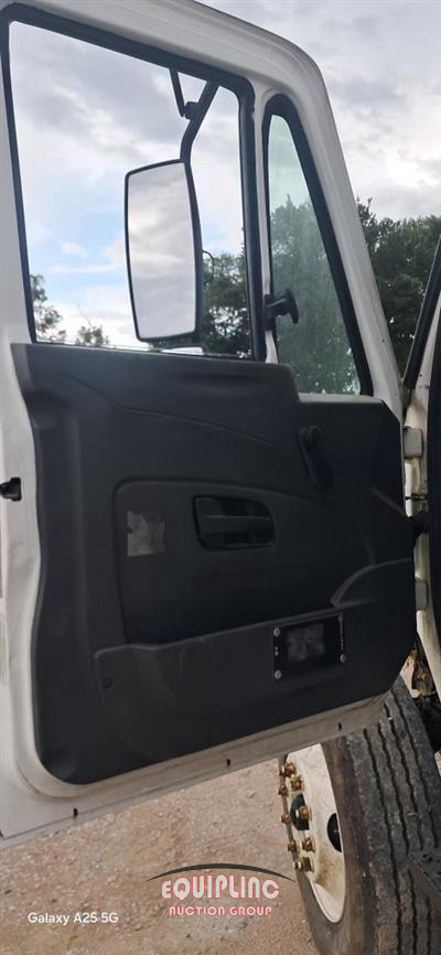 2008 International 4300 4XZ S/A CHIPPER TRUCK