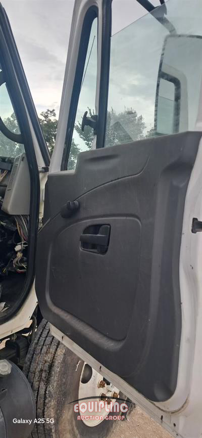 2008 International 4300 4XZ S/A CHIPPER TRUCK