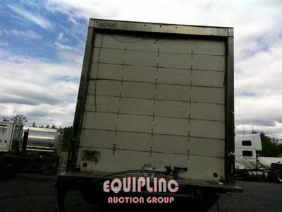 2020 Peterbilt 337 4X2 S/A 26FT NON CDL BOX T