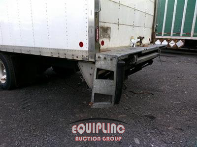 2020 Peterbilt 337 4X2 S/A 26FT NON CDL BOX T