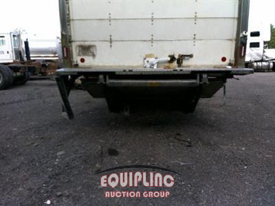 2020 Peterbilt 337 4X2 S/A 26FT NON CDL BOX T
