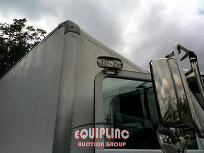 2020 Peterbilt 337 4X2 S/A 26FT NON CDL BOX T