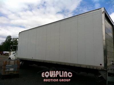 2020 Peterbilt 337 4X2 S/A 26FT NON CDL BOX T