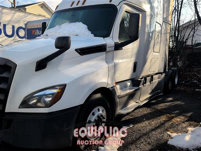 2018 Freightliner CASCADIA 6X4 T/A SLEEPER TRUCK