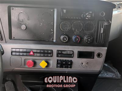 2018 Freightliner CASCADIA 6X4 T/A SLEEPER TRUCK