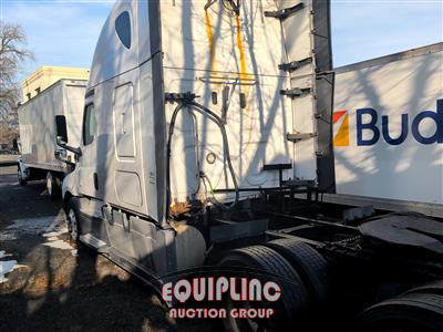 2018 Freightliner CASCADIA 6X4 T/A SLEEPER TRUCK
