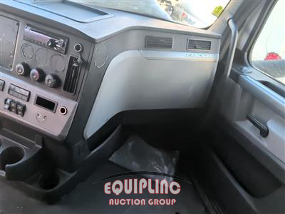 2018 Freightliner CASCADIA 6X4 T/A SLEEPER TRUCK