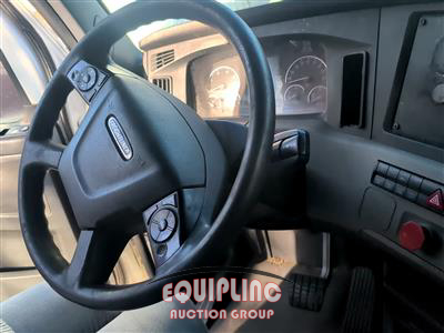 2018 Freightliner CASCADIA 6X4 T/A SLEEPER TRUCK